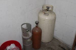 lot 230 image: Lot of 3 Used Industrial Gas Cylinders