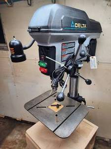 lot 19 image: Delta Drill Press