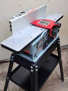 lot 22 image: Delta Variable Speed 6 Jointer