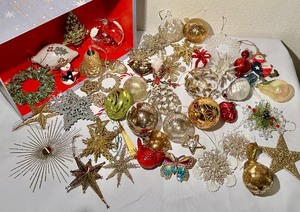 lot 255 image: Gorgeous Vintage Tree Ornaments