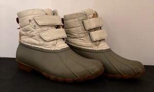 lot 231 image: Cute Lightly Used Sperry Womens Boots Size 7