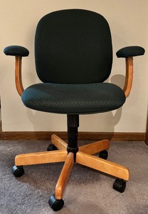 lot 235 image: Hunter Green Oak Adjustable Office Chair