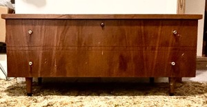lot 236 image: MCM Vintage Mid Century Modern Cedar Chest by Lane Furniture Co.