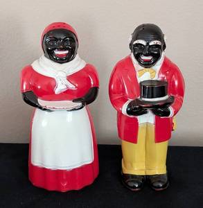 lot 312 image: F & F Mold and Die Works Plastic Salt and Pepper Set