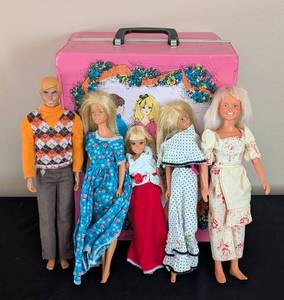 lot 315 image: Vintage Ken and Barbies with Carrying Case Full of Clothing
