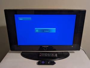 lot 319 image: Samsung 30 TV with Roku