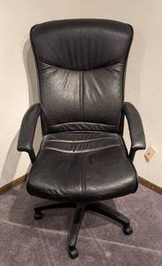 lot 321 image: Black Rolling Office Chair