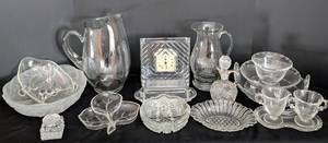 lot 324 image: Vintage Crystal and Glass Servingware and Decor