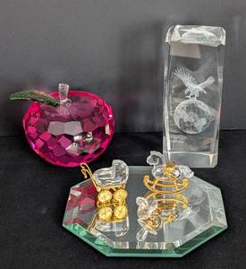 lot 325 image: Assorted Crystal Figurines