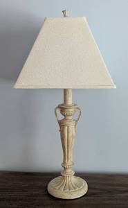 lot 212 image: Pretty White Table Lamp