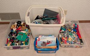 lot 291 image: Huge Assortment of Legos