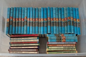 lot 295 image: Vintage Hardy Boys Book Collection