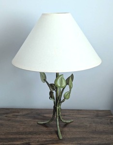 lot 298 image: Small Decorative Leaf Table Lamp