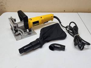 lot 37 image: DeWalt PlateBiscuit Jointer