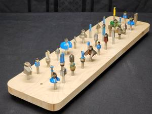 lot 147 image: (33) Assorted 8mm Router Bits