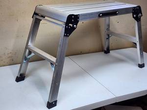 lot 417 image: Collapsible Aluminum Step-up Platform
