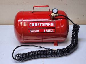 lot 425 image: Craftsman Portable Air Tank