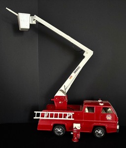 lot 360 image: Vintage Tonka Snorkel Metal Fire Truck