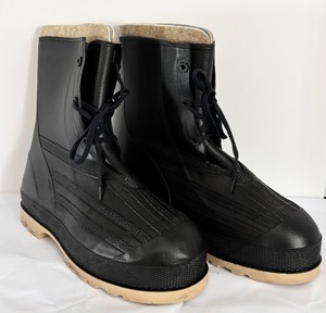 lot 334 image: Like New Black Workbrutes by Tigley Size 13