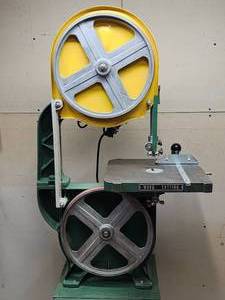lot 94 image: Vintage Bandsaw