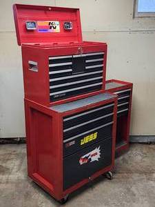 lot 413 image: Stacked Craftsman Rolling Toolbox