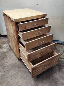 lot 178 image: Shop Cabinet with Drawers