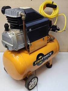 lot 8 image: Contractors ProForce Portable 140 p.s.i. Air Compressor