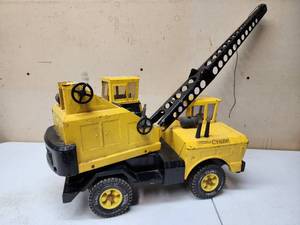 lot 367 image: Vintage Tonka Crane