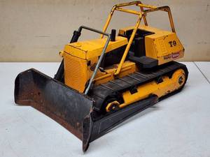 lot 370 image: Vintage Tonka Construction Bulldozer