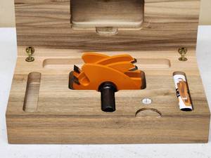 lot 194 image: CMT Tenon Cutting Router Bit