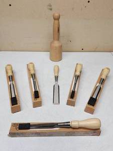 lot 90 image: Stanley Woodworking Sweetheart Chisel Set with Hammer