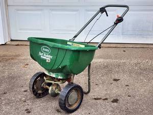 lot 460 image: Scotts Grass Seed Spreader
