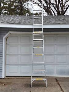 lot 464 image: 11 ft Aluminum Extension Ladder