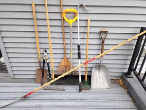 lot 459 image: Assorted Yard Tools