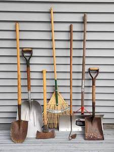 lot 452 image: Assorted Yard Tools