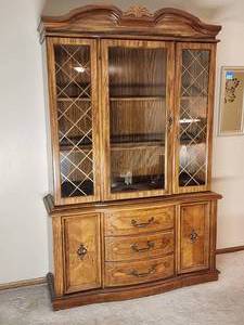 lot 225 image: (2) pc Vintage Bassett Wood and Glass Display Cabinet