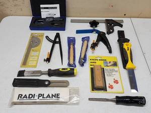 lot 407 image: Assorted Woodworking Measuring Accessories