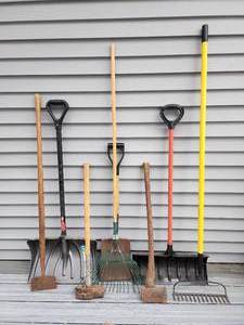 lot 457 image: Assorted Yard Tools