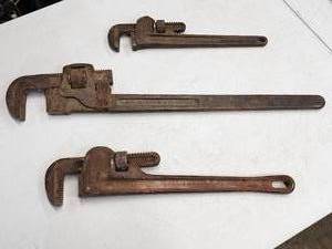lot 473 image: (3) Assorted Size Pipe Wrenches