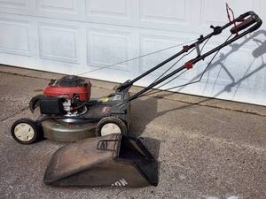 lot 466 image: Craftsman Lawnmower