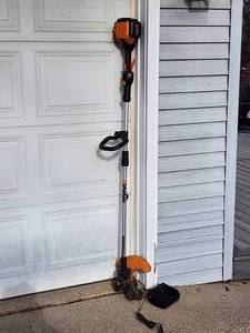 lot 469 image: Worx Corless Edge Trimmer  Weed Whip