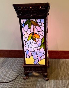 lot 1 image: Gorgeous Tiffany Inspired Floor Lamp