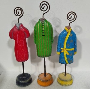 lot 17 image: Pier One Photo Holders