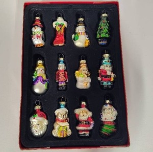 lot 23 image: Vintage Christmas Ornaments