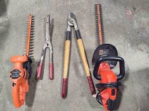 lot 91 image: Lot of Trimmers & Clippers