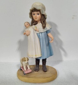lot 28 image: JAN HAGARA Jennifer Figurine