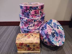 lot 94 image: HatStorage Boxes & Small Storage Chest