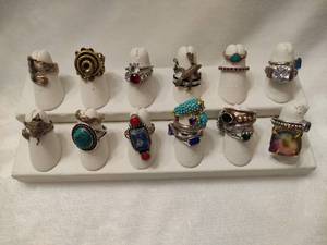 lot 59 image: Lot of Costume Rings (20)