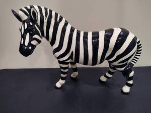 lot 109 image: Ceramic Zebra Decor