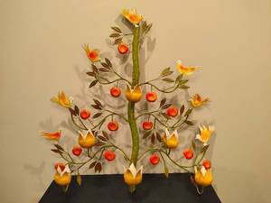 lot 34 image: Vintage Metal Bird  Candle Wall Hanging